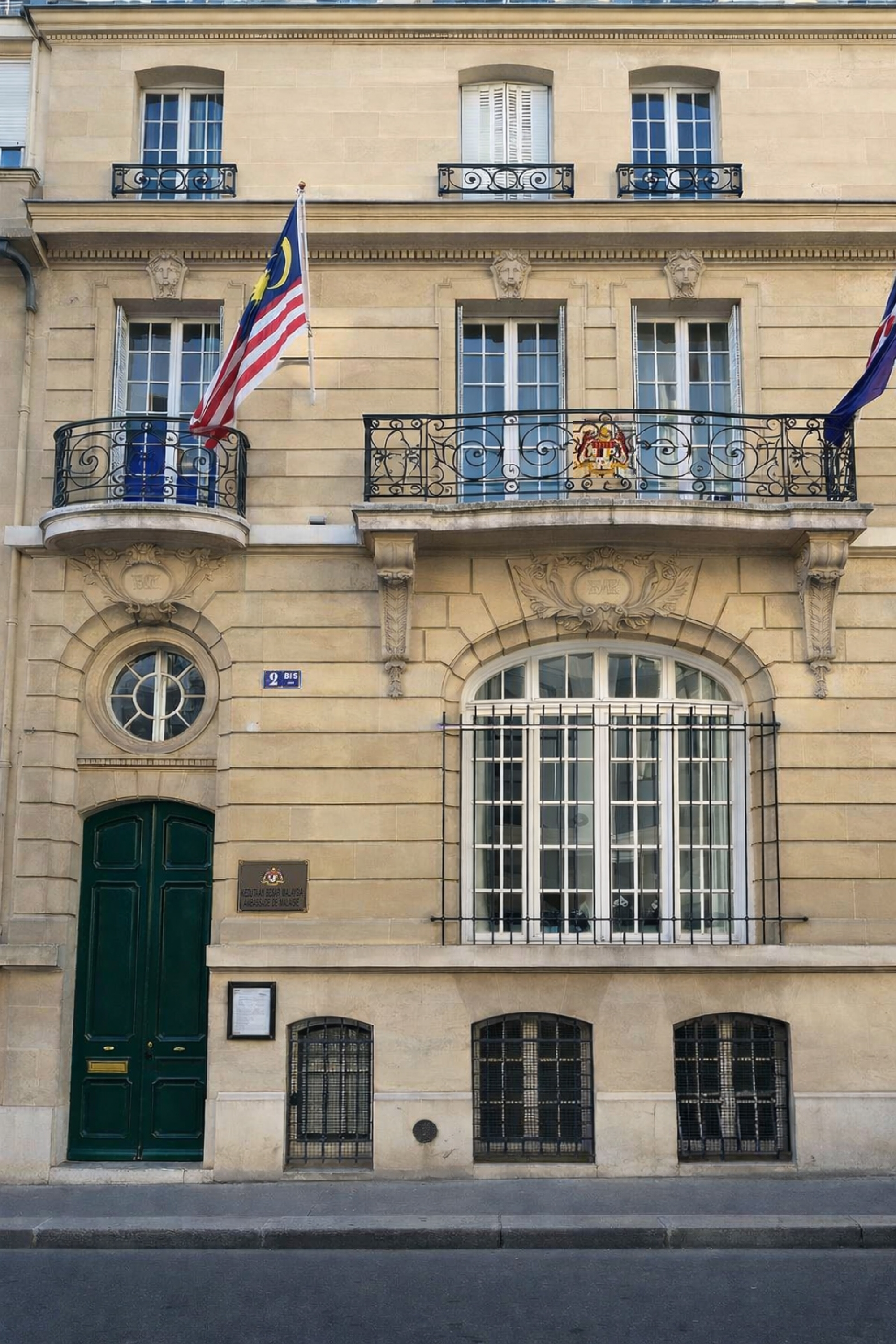 AMBASSADE &ndash; RUE DE BENOUVILLE &ndash; PARIS 16